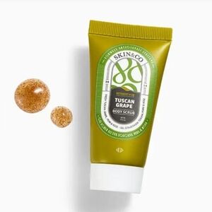 4/25 Bundle Item. Skin&Co Roma Grape Body Scrub